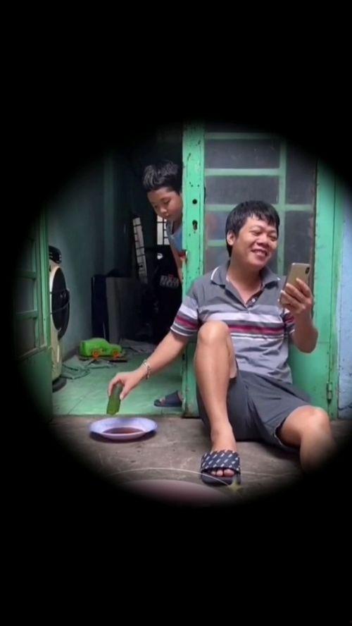 小孩摔倒搞笑视频,萌态百出，笑料连连！